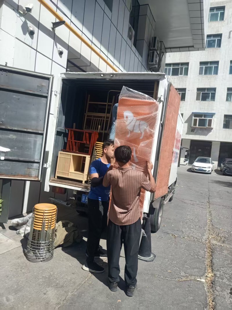 搬家公司在你搬家时能为你提供哪些帮助？今天我们就来聊聊如何选择一家靠谱的搬家公司。